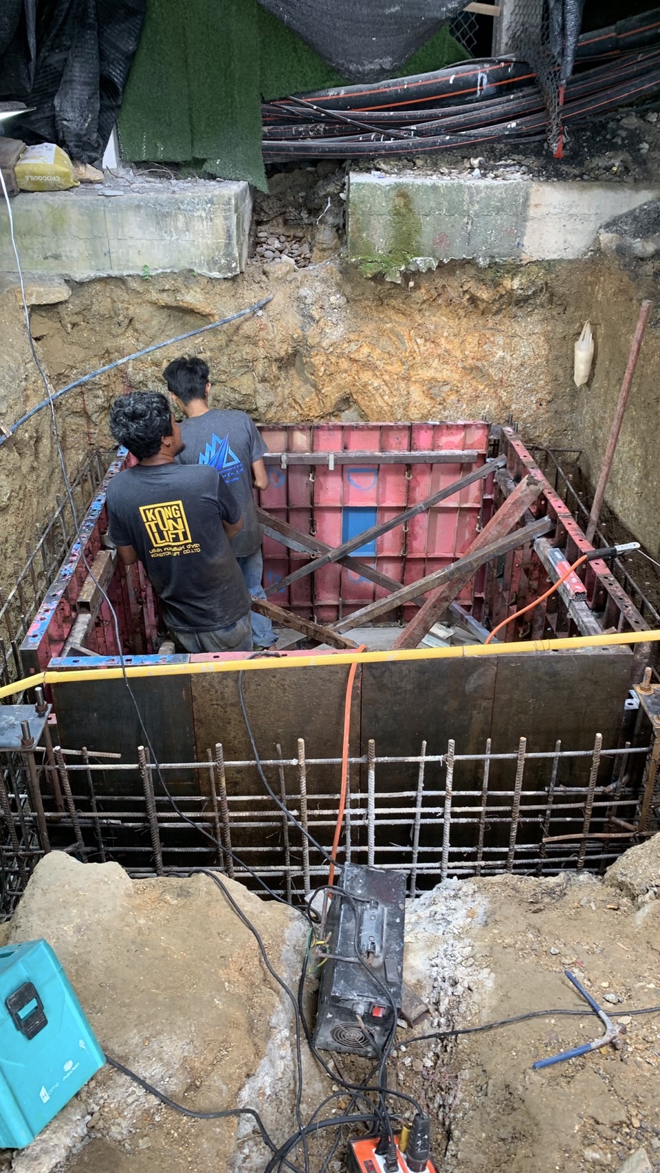 PIT STRUCTURE